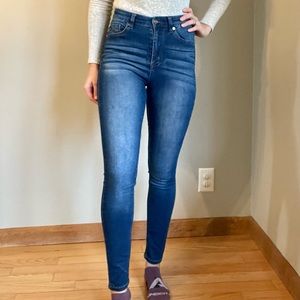 High-Rise Non-Distressed Skinny KanCans